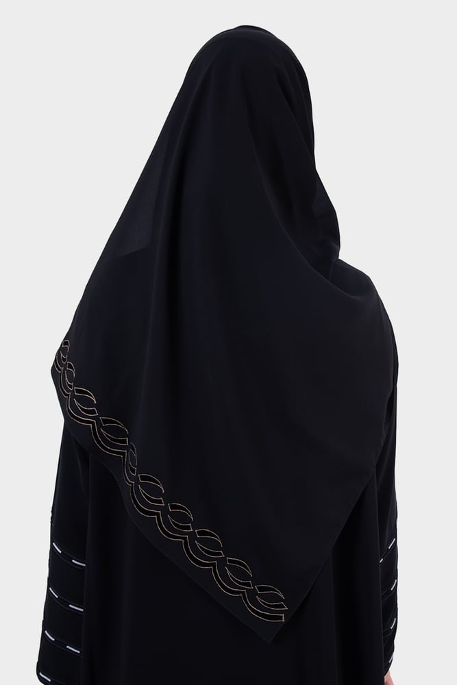طرحة مطرزة