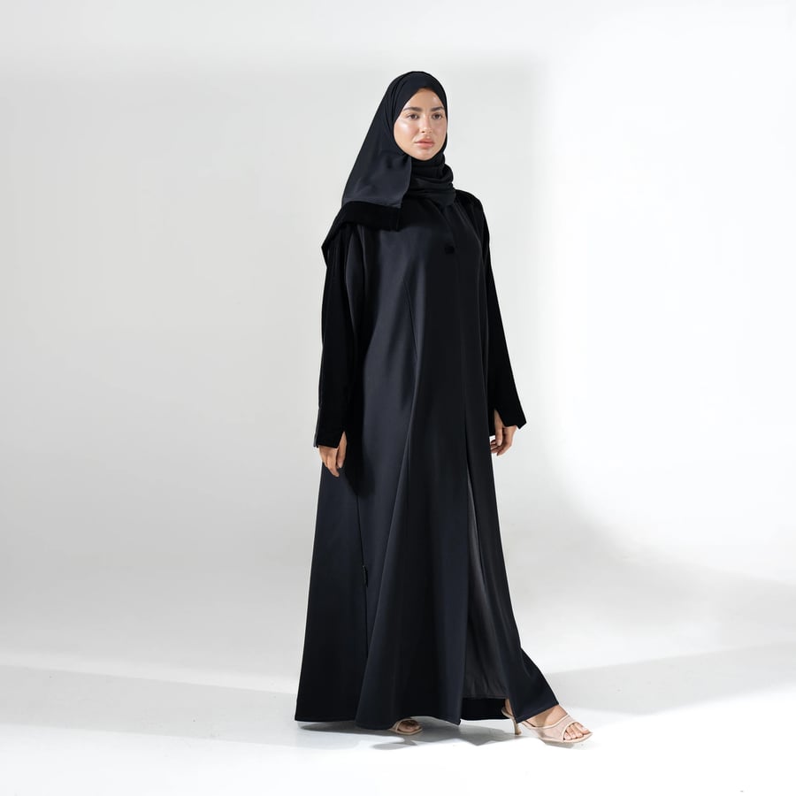 عباية شتوي من قماش الكريب باربي مع المخمل