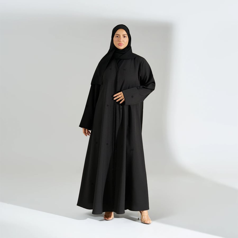 عباية من الكريب مطرزة