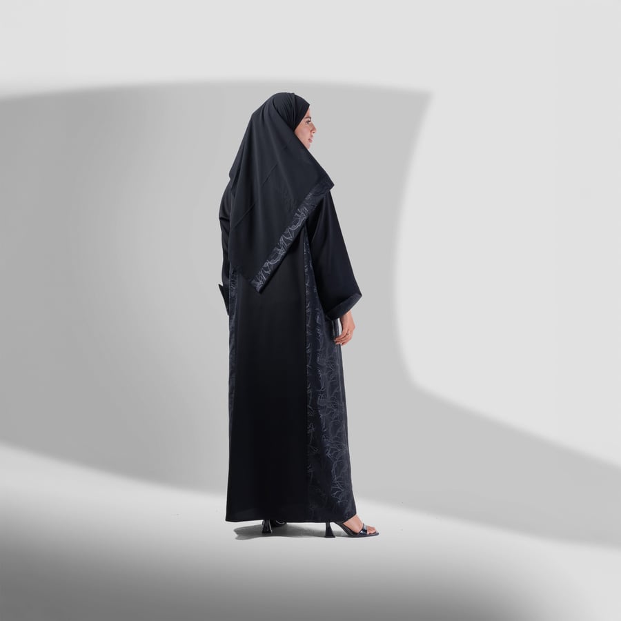عباية أنيقة من قماش الكريب الفاخر