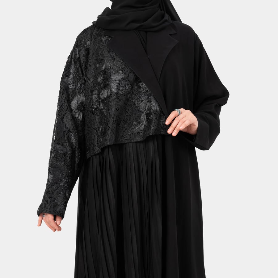 عباية نص كلوش قماش ناعم بدانتيل