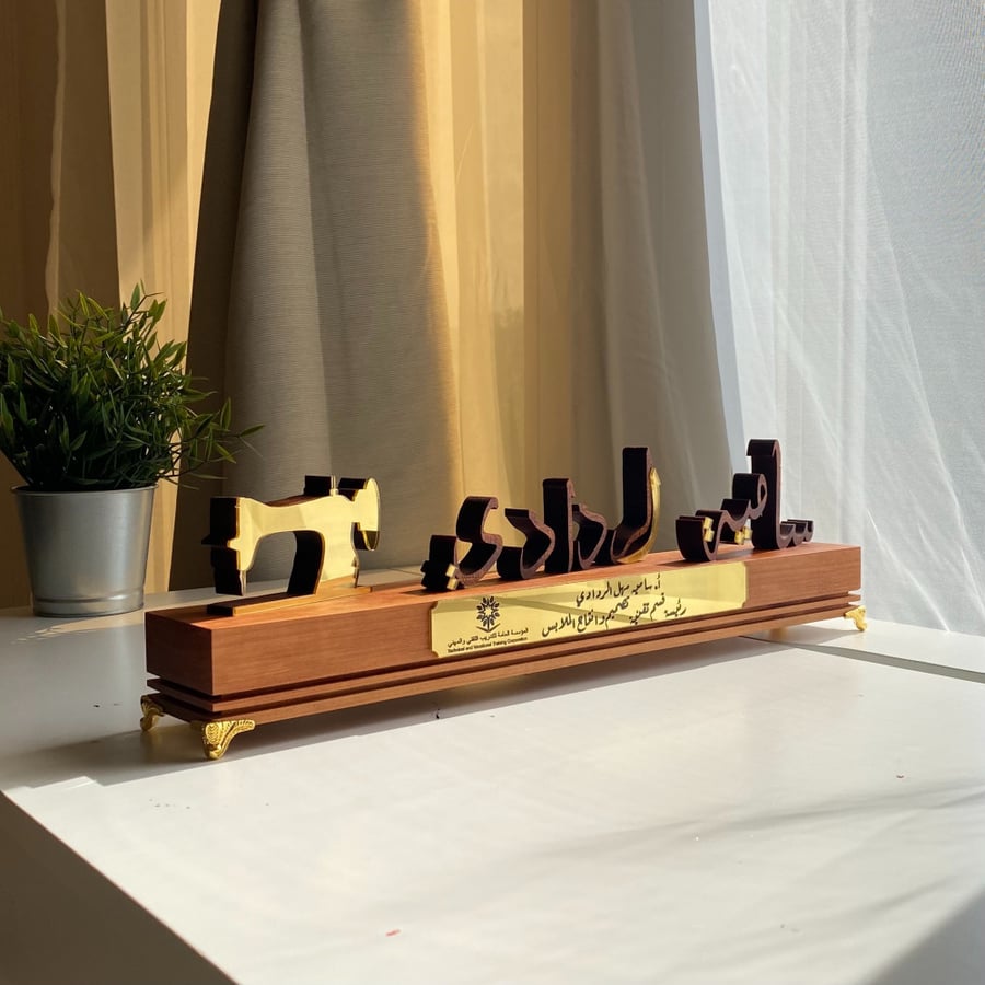 أستاند الشعار