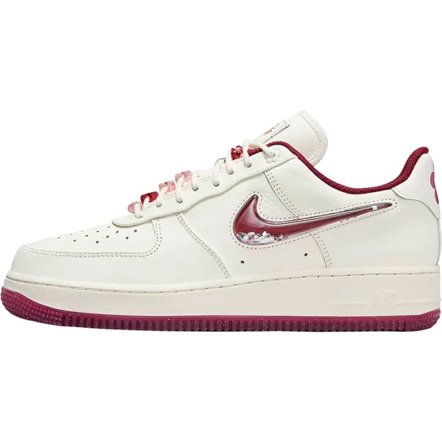 حذاء رياضي متين للنساء من Nike Genuine Air Force 1 FZ5068-161