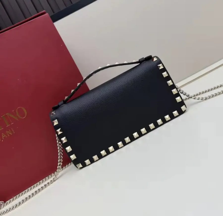 شنطة Valentino