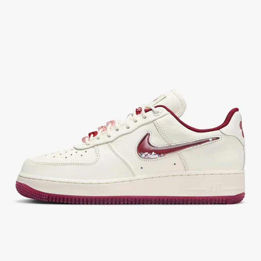 حذاء رياضي متين للنساء من Nike Genuine Air Force 1 FZ5068-161
