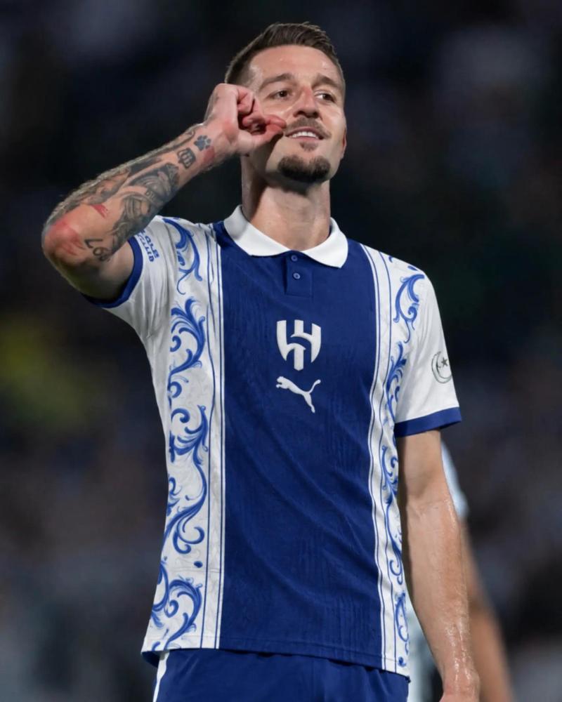 تيشيرت الهلال بتصميم أزرق وأبيض فاخر