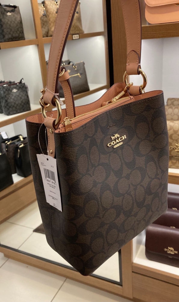حقيبة كوتش وسط