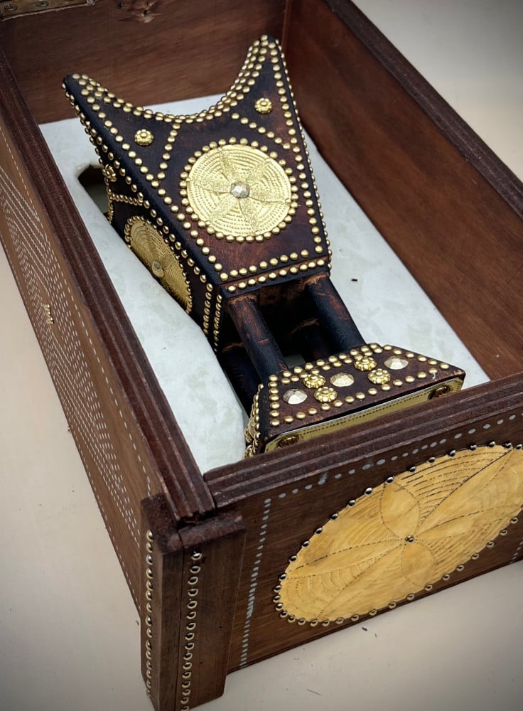 مدخنة وصندوق سرحه