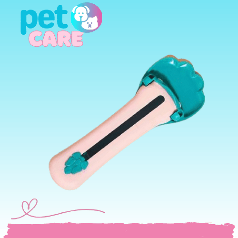 A tablespoon for liquid rewards for cats and dogs