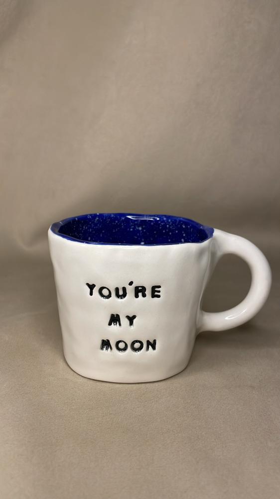 كوب مع مجسم قمر من الداخل  - you’re my moon