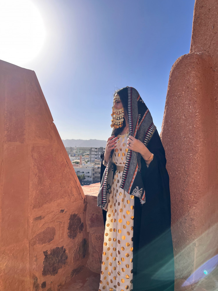 طرحة يوم التاسيس رمادي