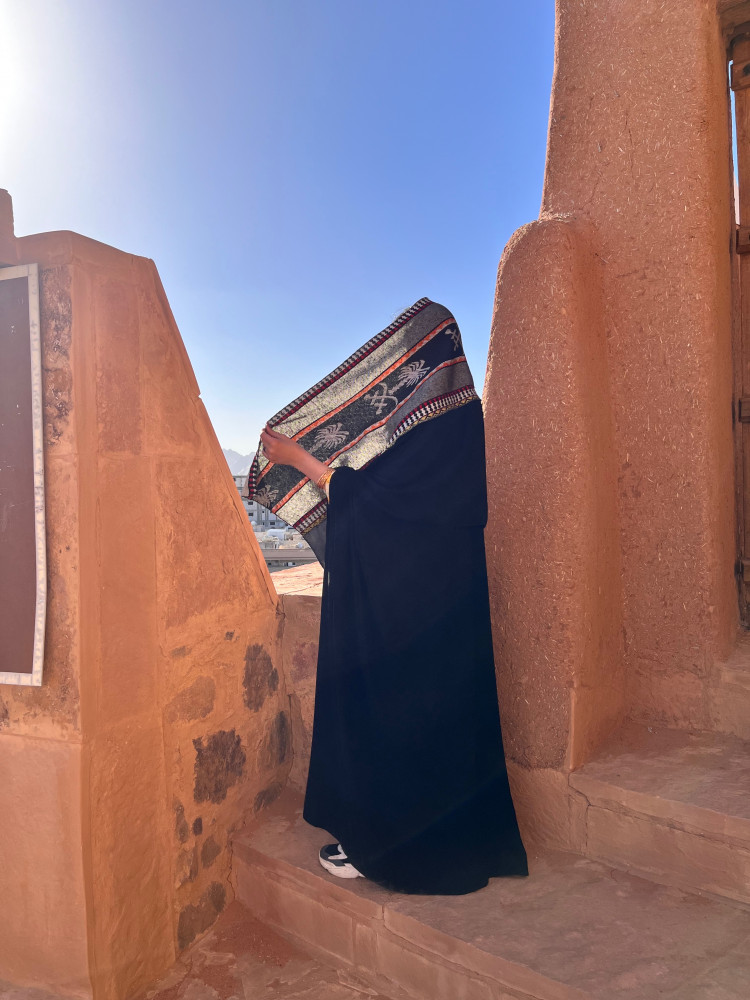 طرحة يوم التاسيس رمادي