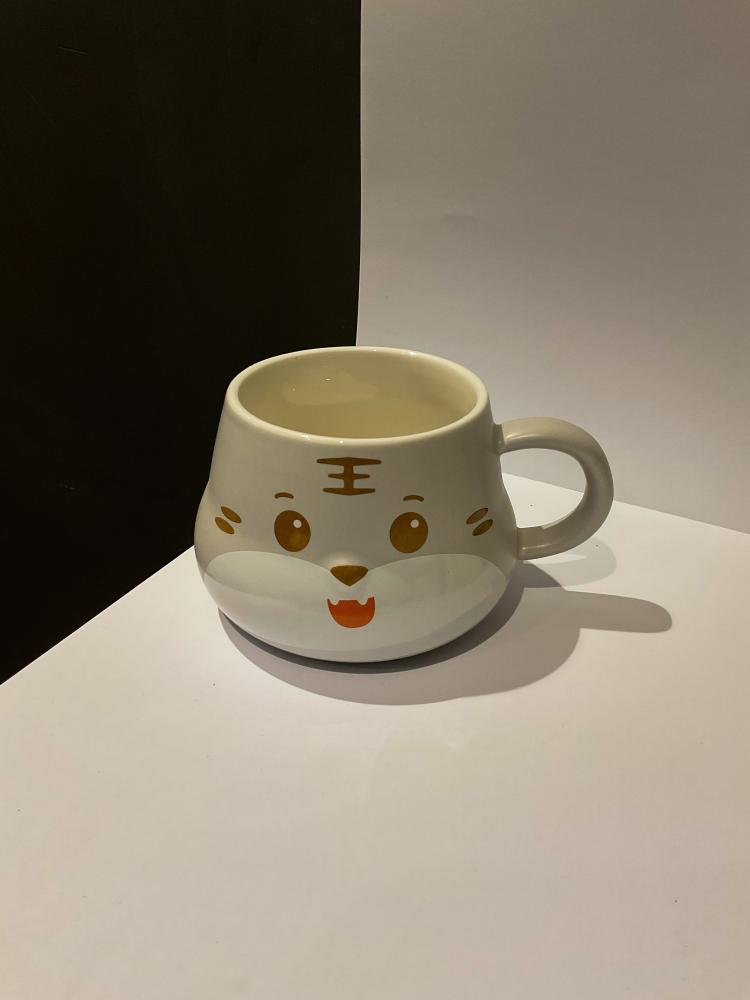 Gray cat cup