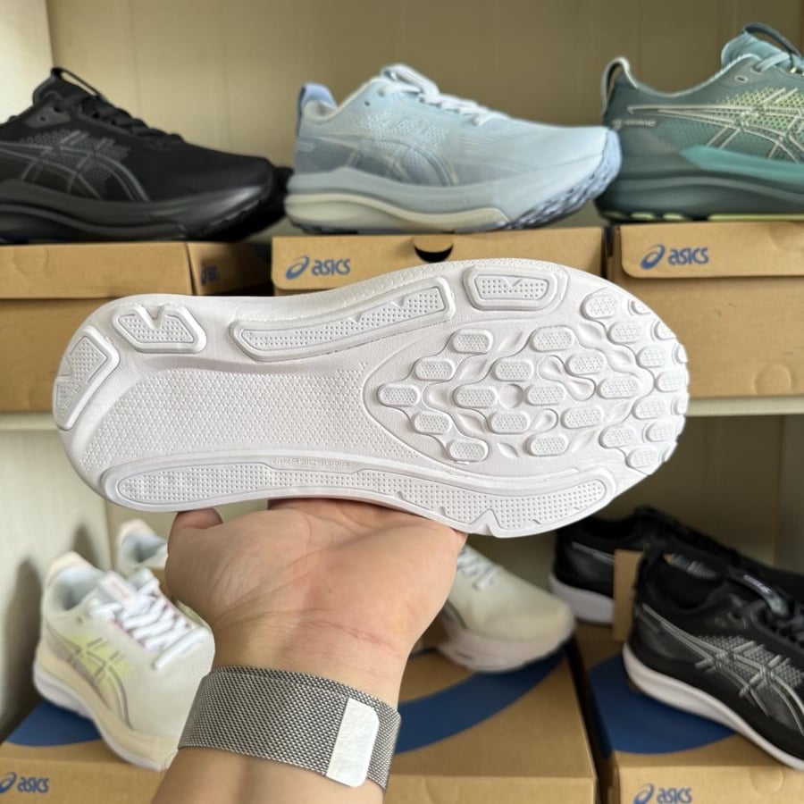 ASICS GEL-KAYANO 33