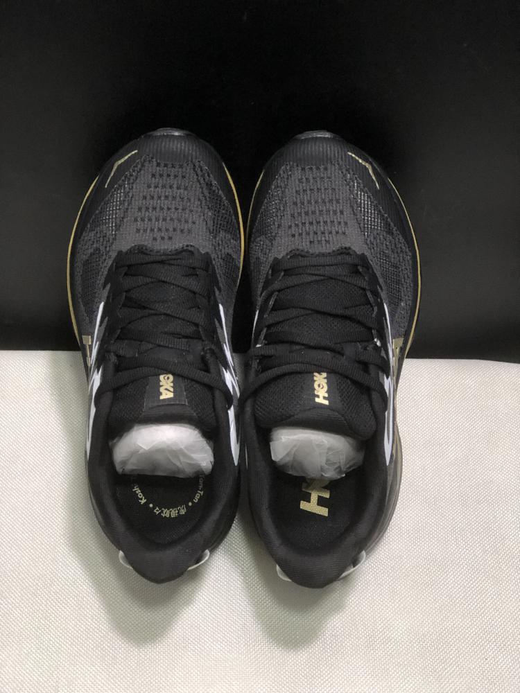 حذاء HOKA Challenger 8