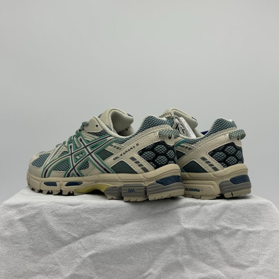 حذاء   asics khan 8