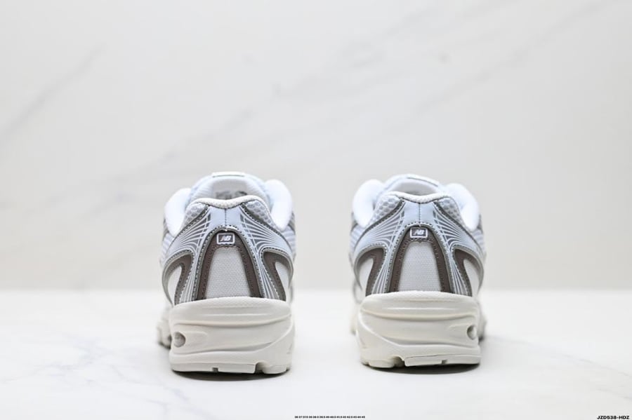 حذاء New Balance 740 | نيو بالانس 740