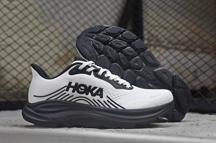 حذاء HOKA Clifton 11