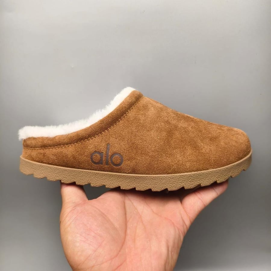 حذاء شتوي  UGG