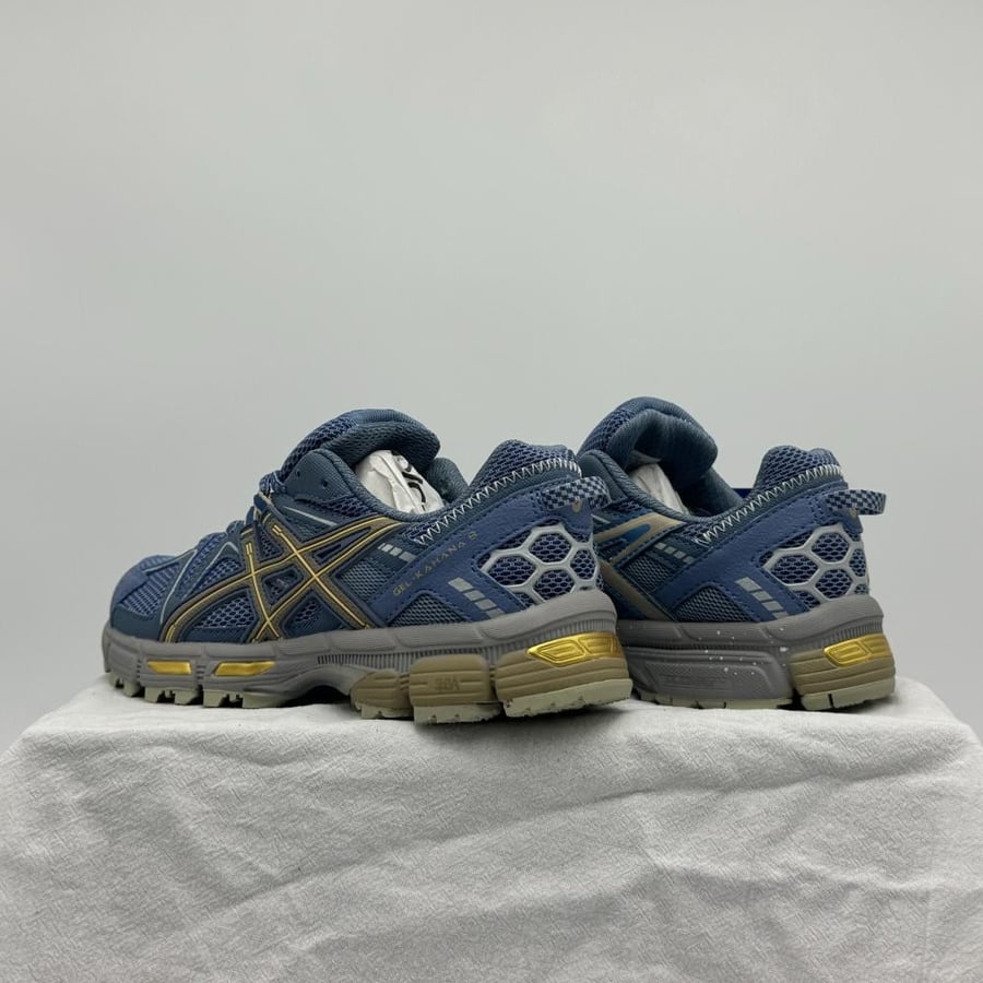 حذاء   asics khan 8
