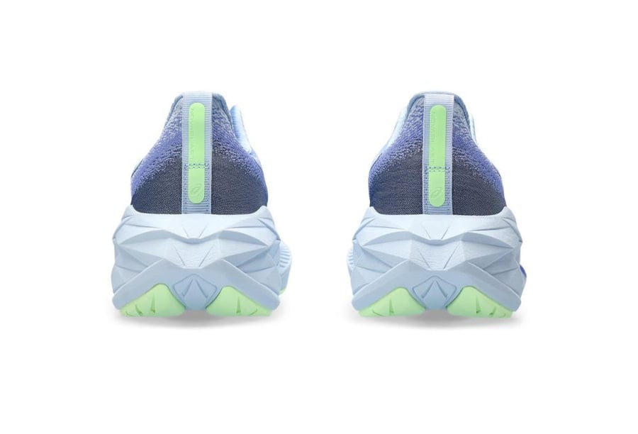 ASICS Novablast 4 shoe
