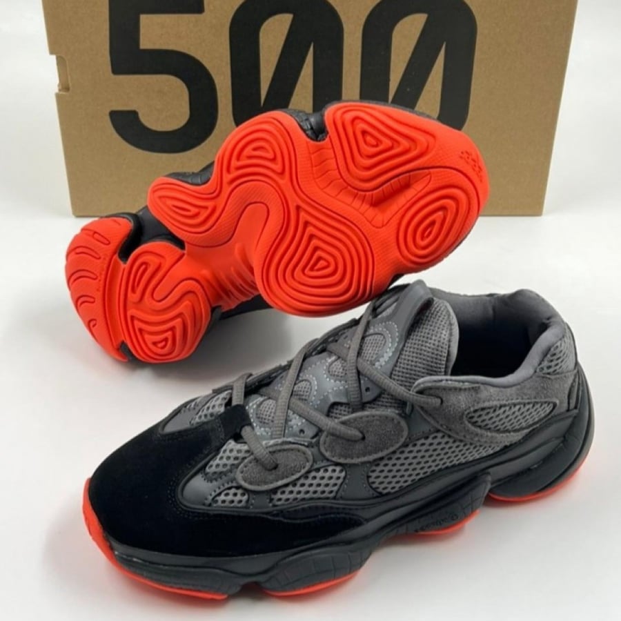 حذاء ييزي 500