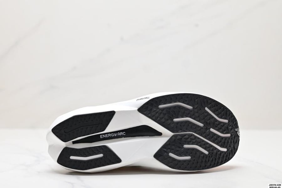 حذاء New Balance FuelCell Rebel v5