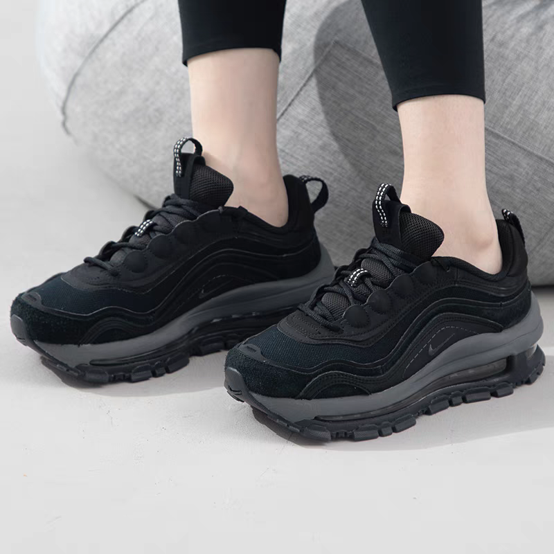 حذاء Nike Tekno