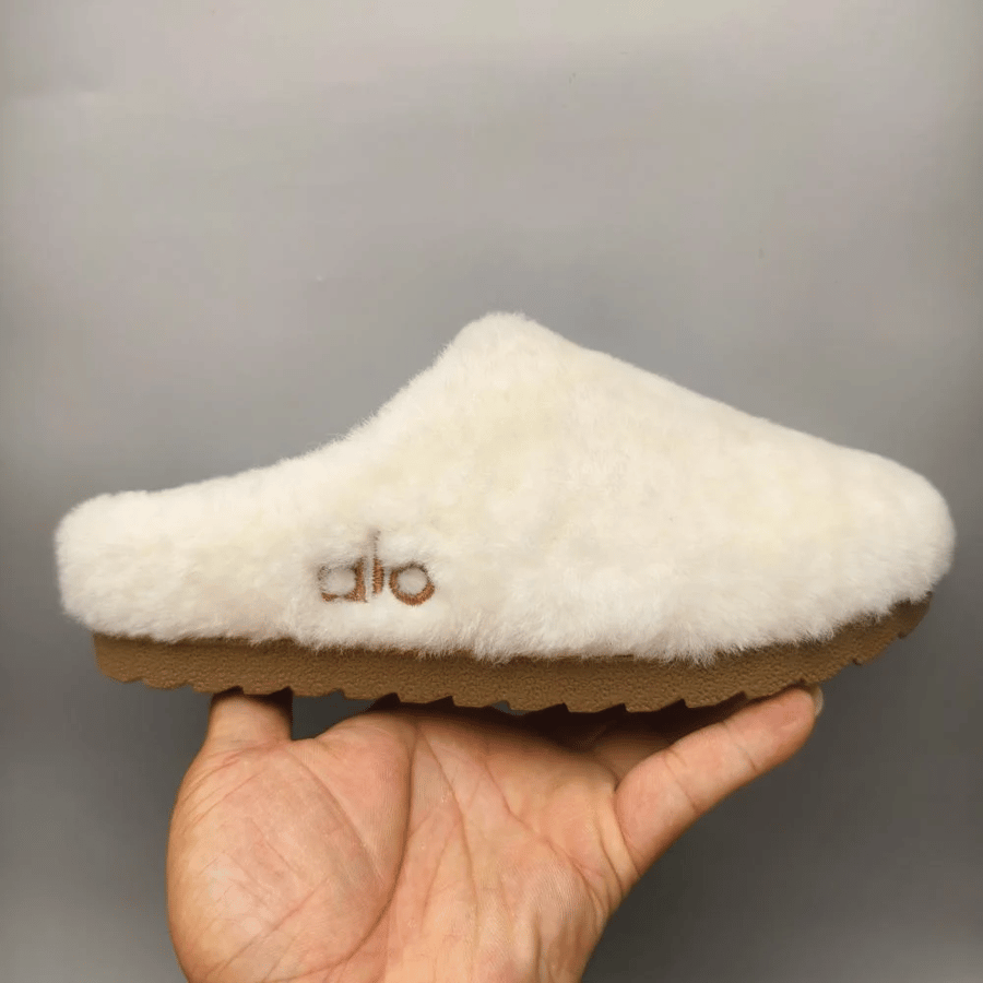 حذاء شتوي  UGG