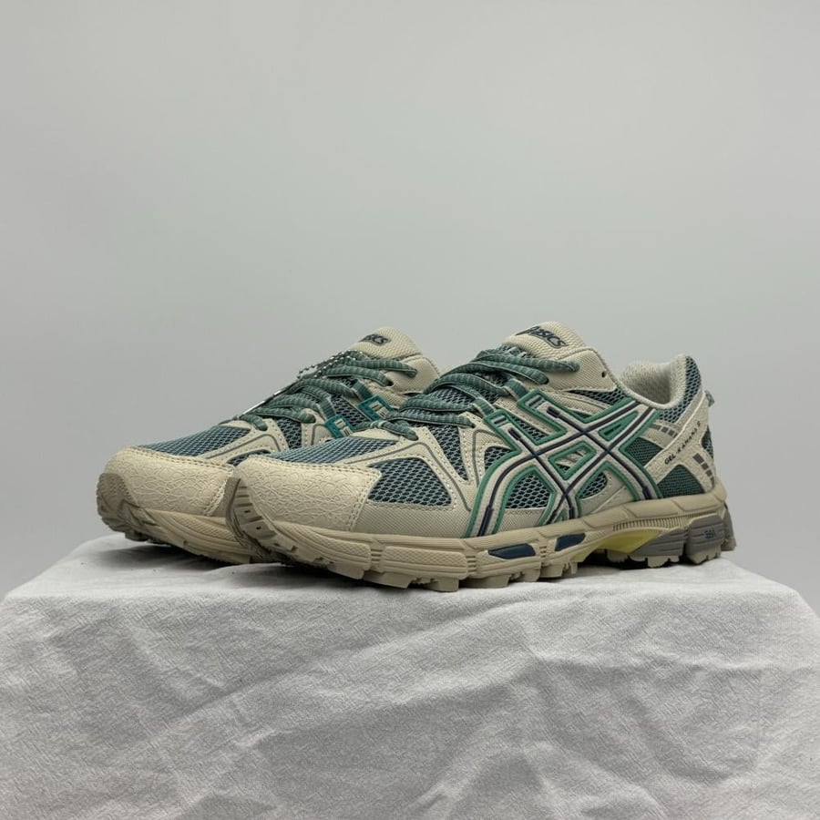 حذاء   asics khan 8