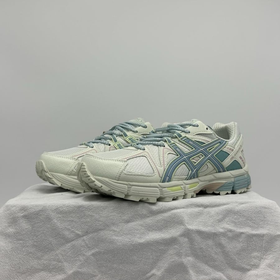 حذاء   asics khan 8
