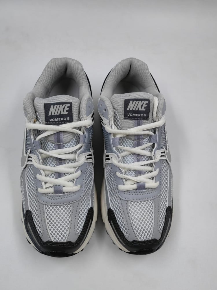 Nike Vomero 5 shoe