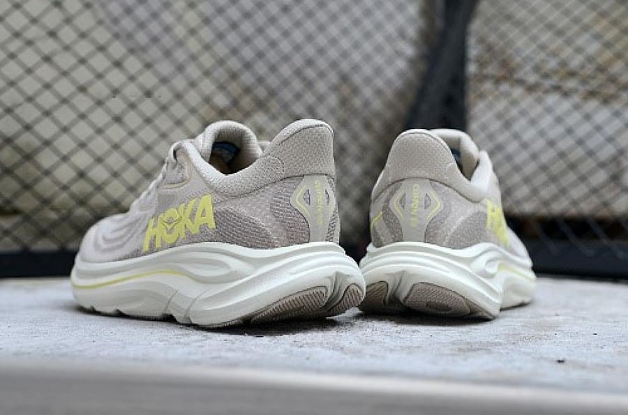 حذاء HOKA Clifton 10
