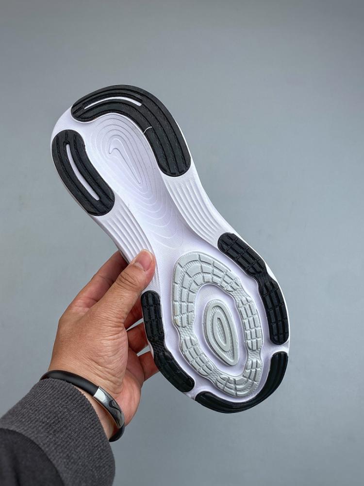 حذاء Nike Vomero Plus | نايكي فوميرو بلس