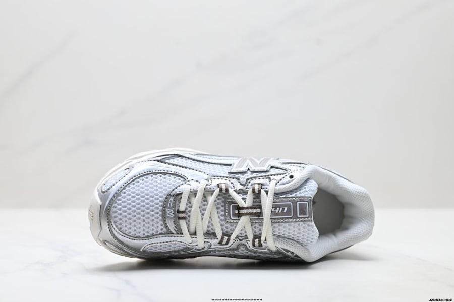 حذاء New Balance 740 | نيو بالانس 740