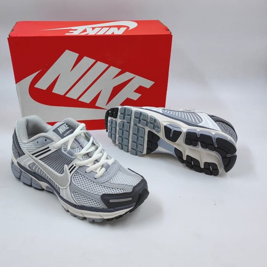 Nike Vomero 5 shoe