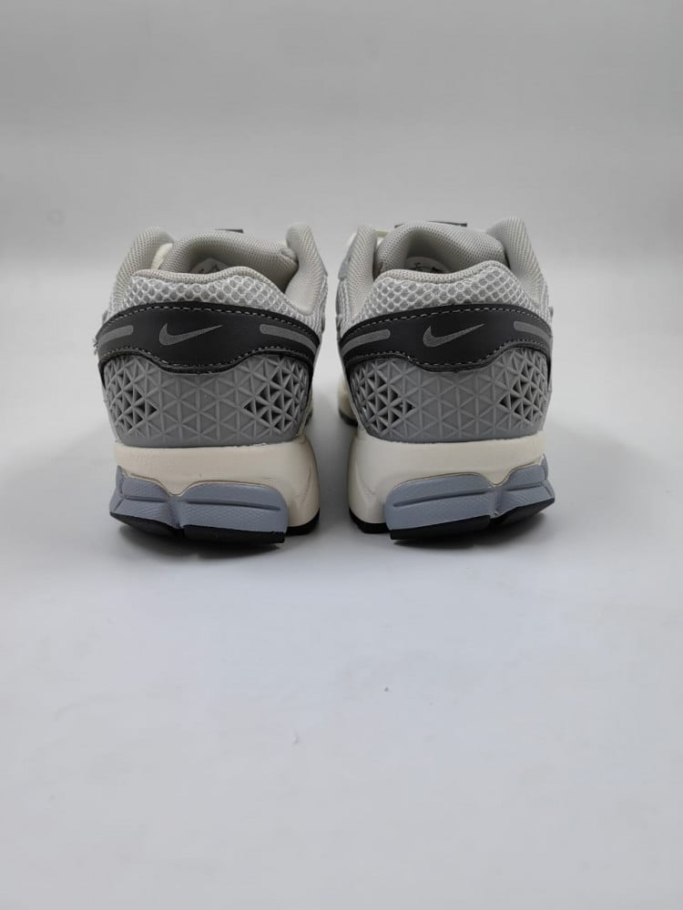 Nike Vomero 5 shoe