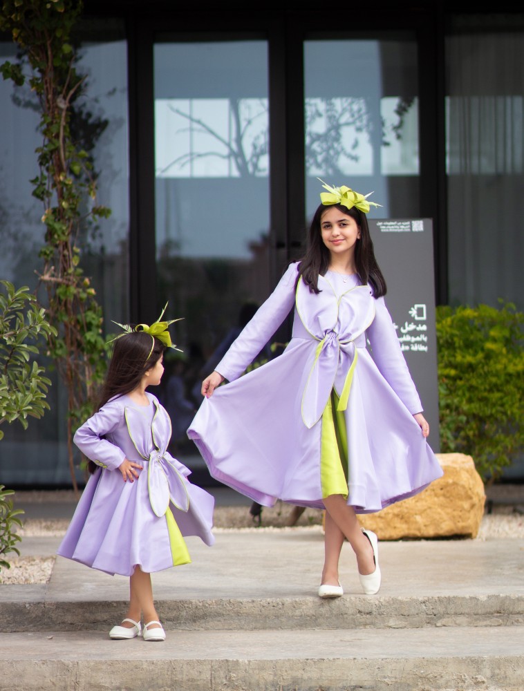 An elegant dress from Telfet in light mauve and apple green.