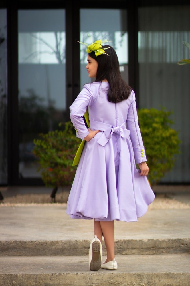 An elegant dress from Telfet in light mauve and apple green.