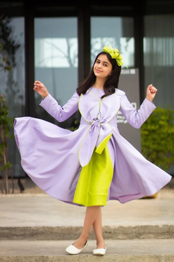 An elegant dress from Telfet in light mauve and apple green.