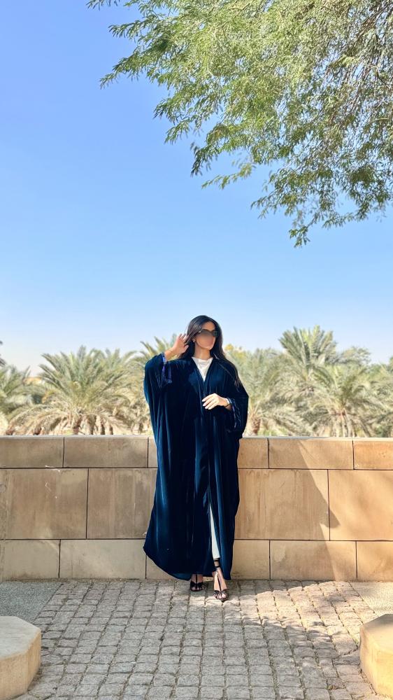 عباية بشت كم عريض مع قيطان بالكم