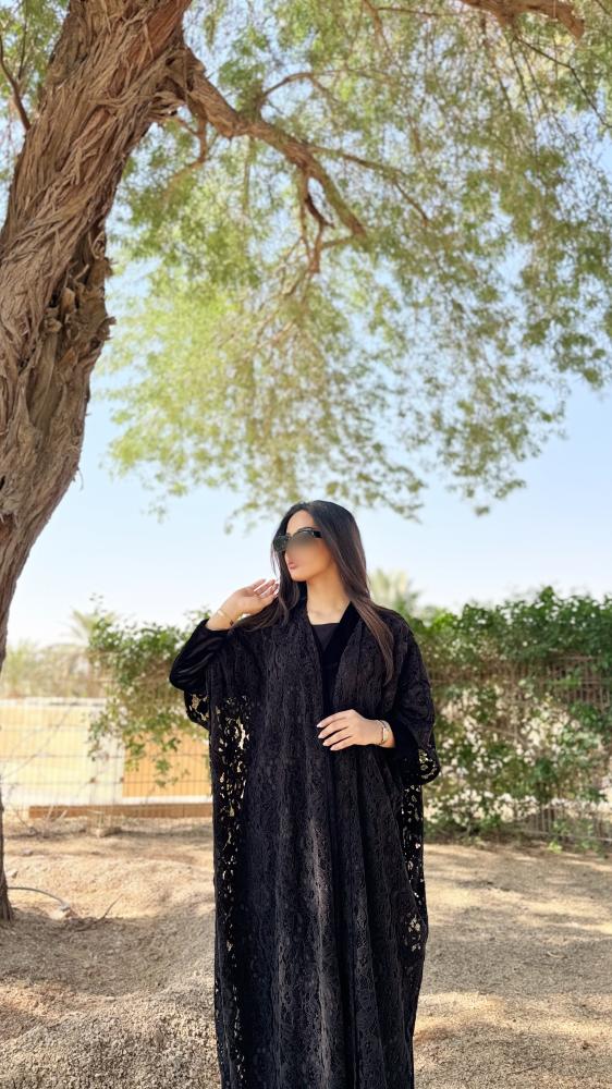 عباية قطعتين مخمل كلوش ودانتيل