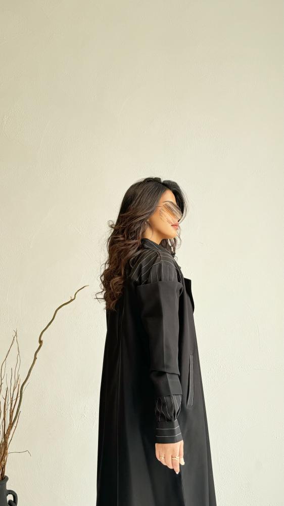 عباية بليزر أسود وأسود مخطط أبيض