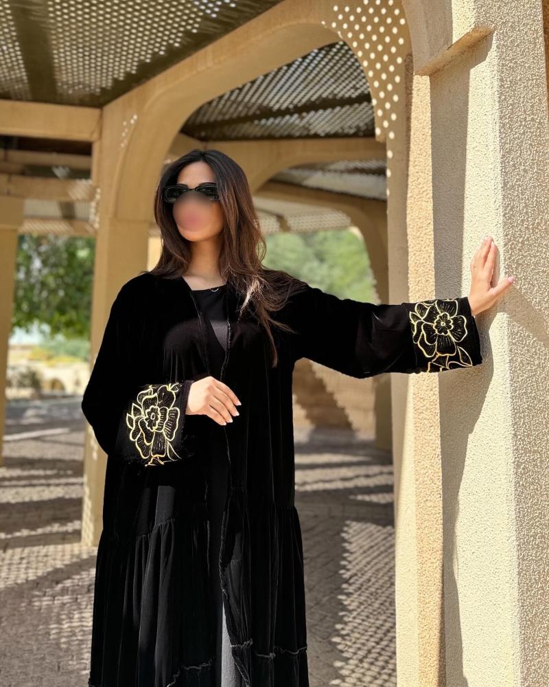 عباية كلوش مخمل مع تطريز