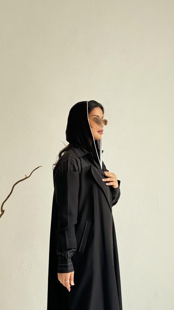 عباية بليزر أسود وأسود مخطط أبيض