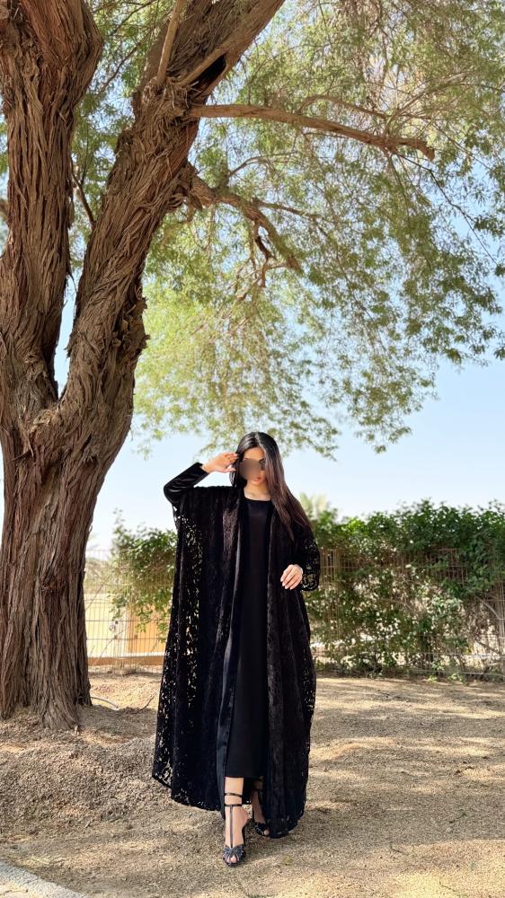عباية قطعتين مخمل كلوش ودانتيل
