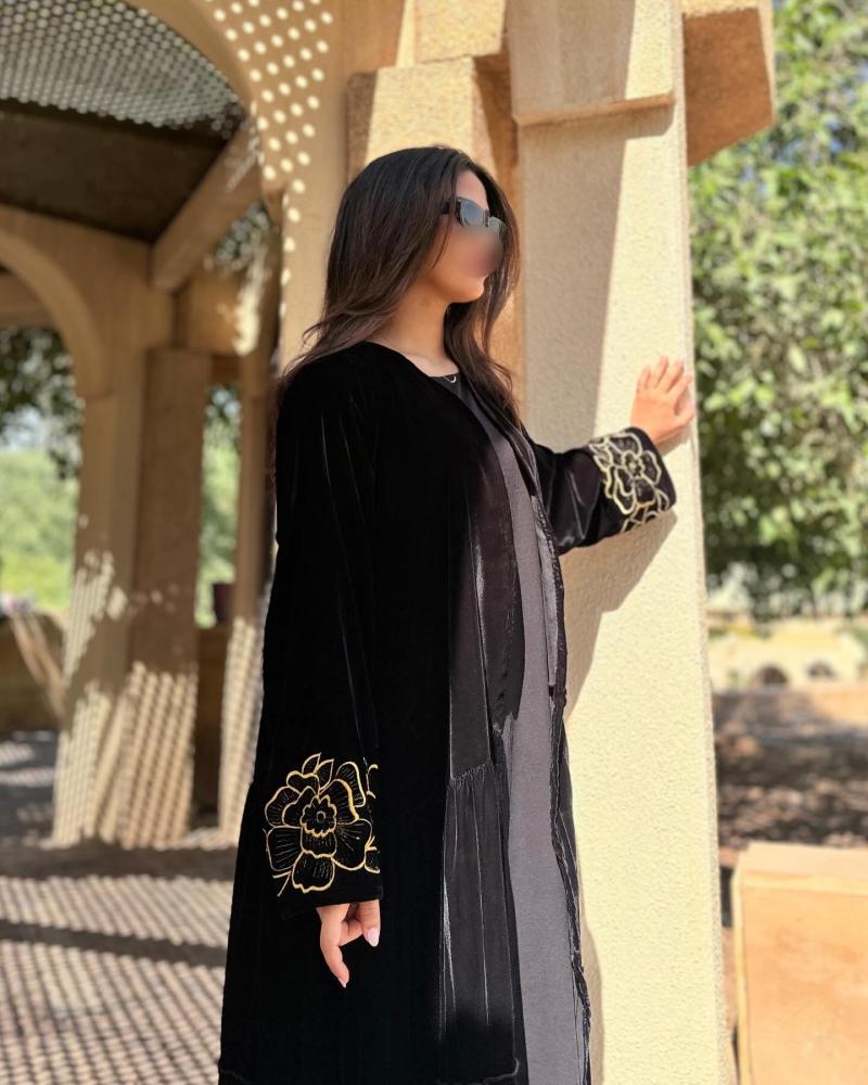 عباية كلوش مخمل مع تطريز