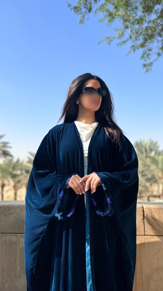 عباية بشت كم عريض مع قيطان بالكم