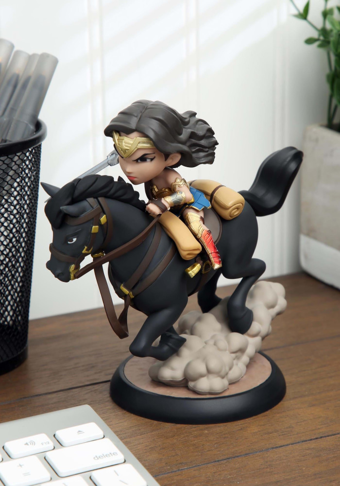 Wonder Woman Q-Fig Max Vinyl Figure