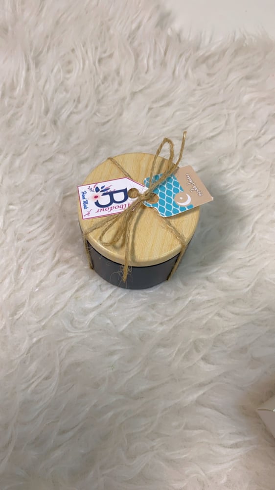 شمعه في علبه سوداء